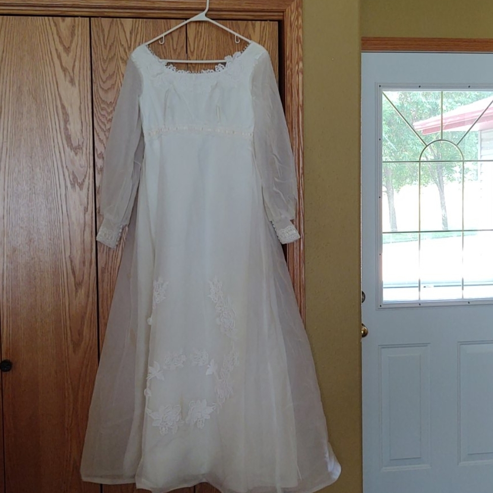 Vintage wedding dress